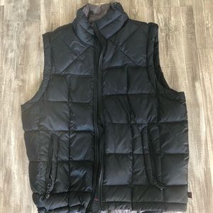 Quicksilver black puffer vest- small